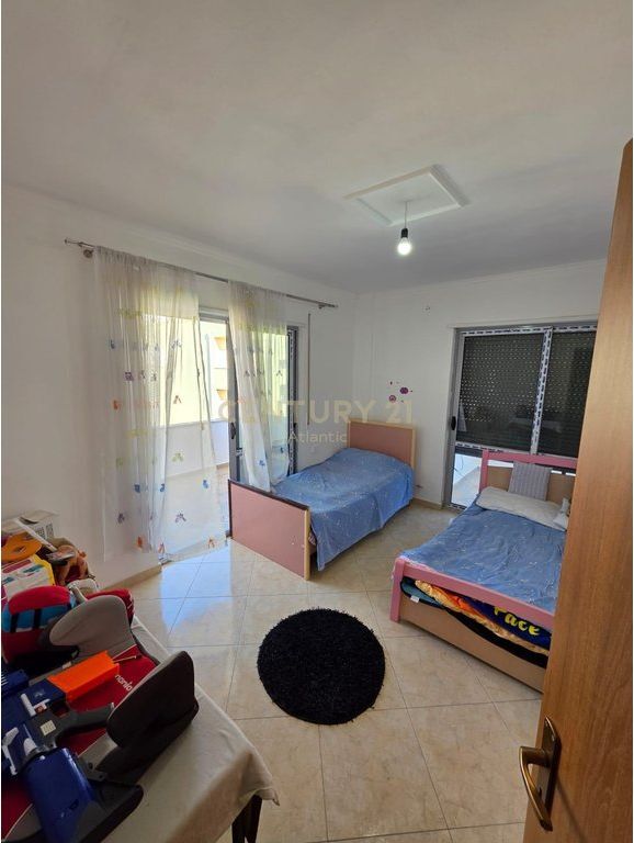 VENDESI APPARTAMENTO 2+1+2 BAGNI +2 BALCONI SULLA SPIAGGIA FERROVIARIA DI DURAZZO! 135.000 €