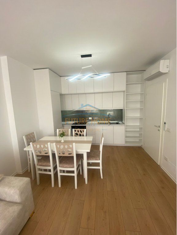 Qera, Apartament 1+1, Rruga 5 Maji, Tiranë.