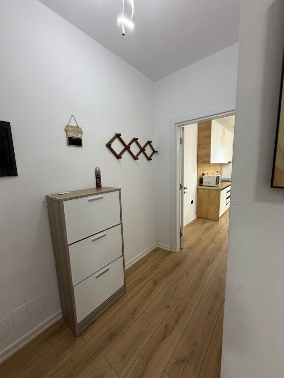 📣 AFFITTO Appartamento 2+1+2 📍 Complesso Star, Ex Parco degli Autobus ✨   🏢 Nuova Costruzione  🛋️ Arredato Con Condizioni Moderne   💶Prezzo 70.000 Leke