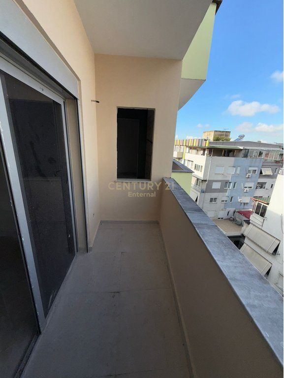 Fresk - Shitet 2+1+ Verande