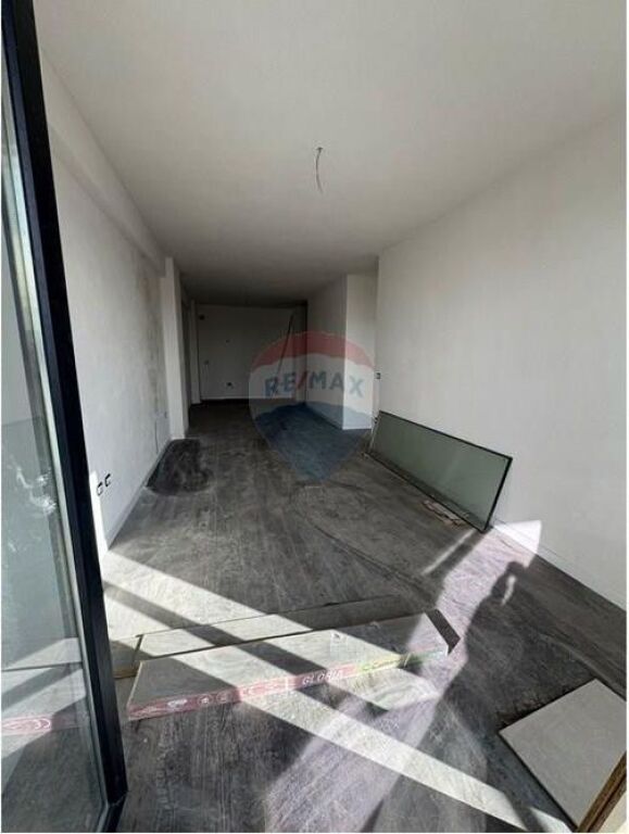 Shitet Apartament 3+1+2 tek ish Fusha Aviacionit ,Kompleksi Turdiu