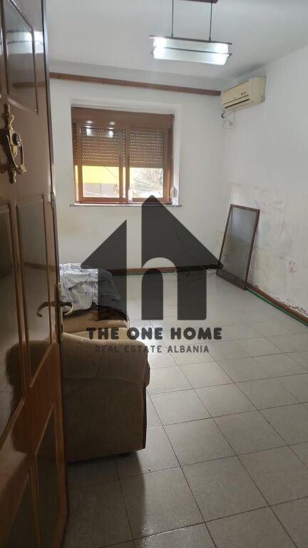 Shitet Garsoniere - Rruge Elbasanit . Kati 2