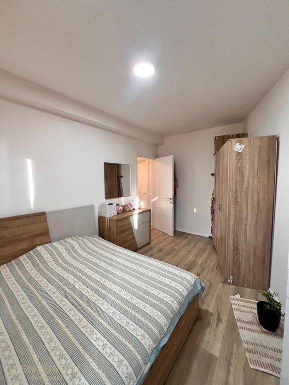 Shitet apartament 2+1 me post parkimi në zonën e Astirit