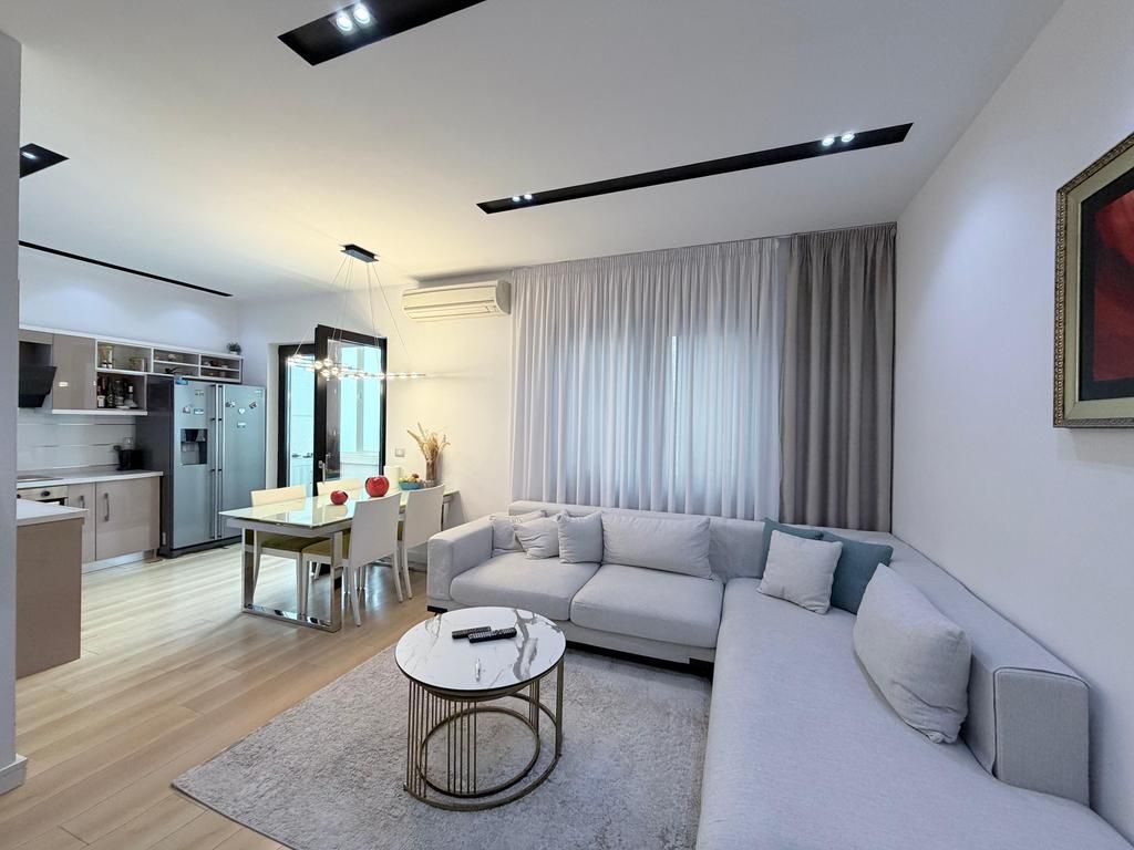 KAFE FLORA, SHESIM APARTAMENT 3+1