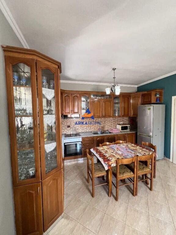 JEPET APARTAMENT ME QERA 2+1+BALLKON "RRUGA HALIL KURETANI, MISTO MAME,YZBERISHT" 400 EURO 