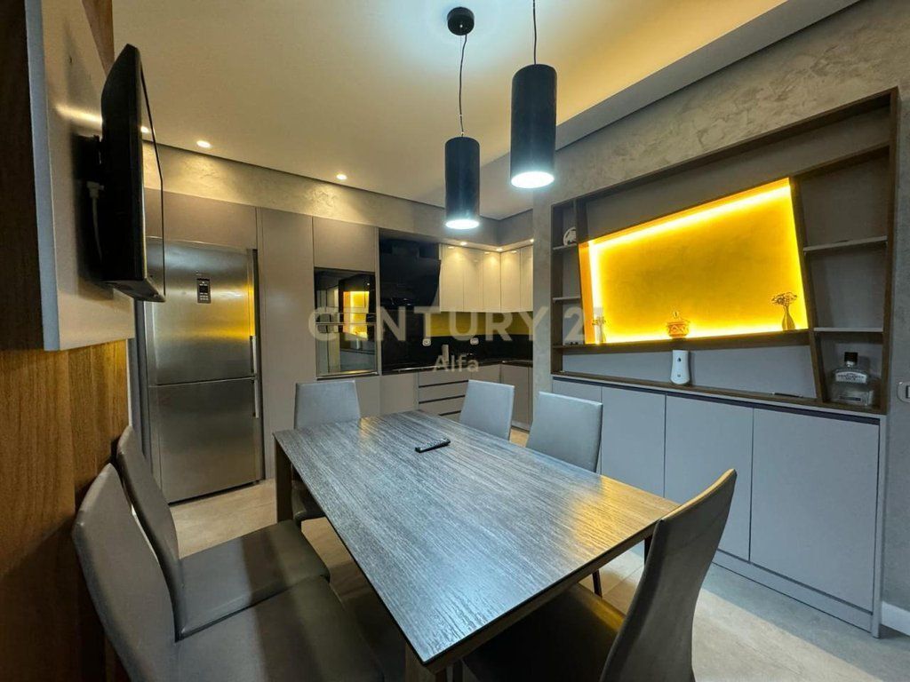 Apartament 3+1+2 për Shitje në Fresk !