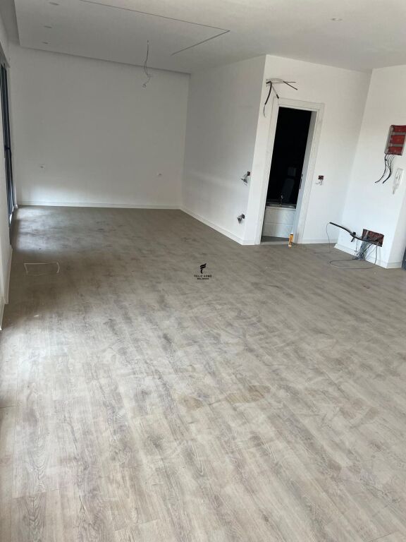 ZYRE ME QERA 62 M2 BULEVARDI RI 850 EURO FH-64380