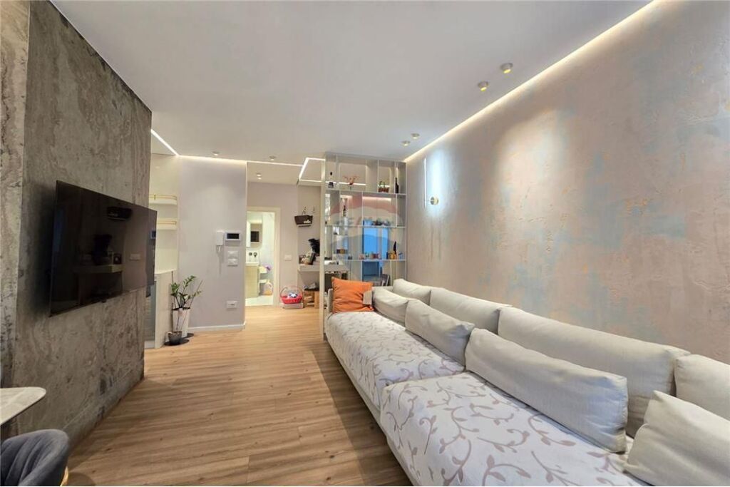 Apartment - For Rent - 9 Floors, Tirana