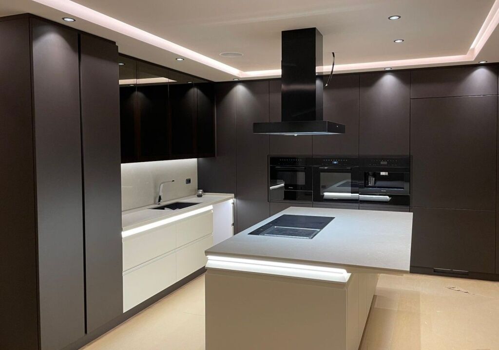 🏡 Vilë 3-Katëshe për Shitje – Mandarin Residence