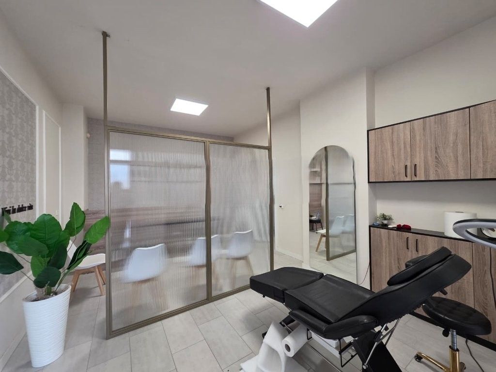 SHITET BIZNES DERMO-ESTETIK MBRAPA KOMPLEKSIT SQUARE 21 10,000 €