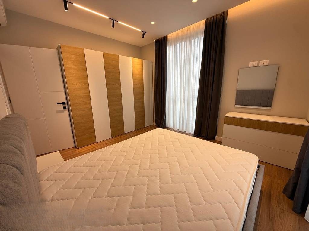 JEPET ME QIRA APARTAMENT 3+1+2+POST PARKIMI, ISH-TREGU ELEKTRIK! 850 € /Muaj