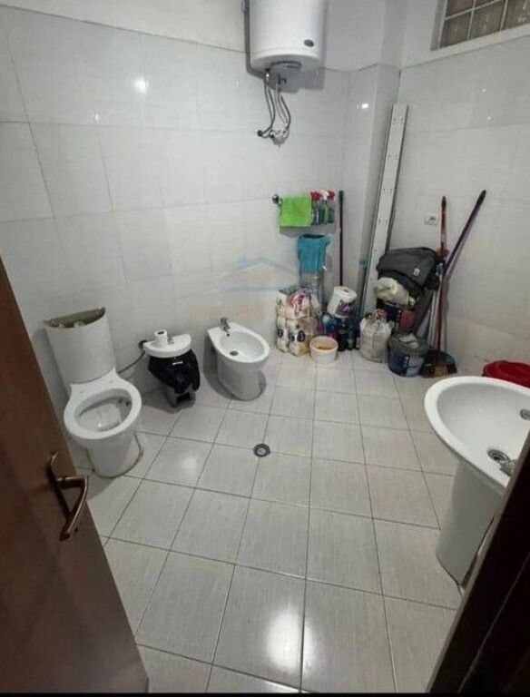 Qera, Ambient Komercial, Rruga Teodor Keko, Astir