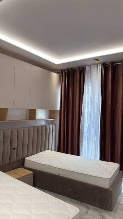 APARTAMENT NE SHITJE 2+1 TE MALI ROBIT GOLEM ME POST PARKIMI