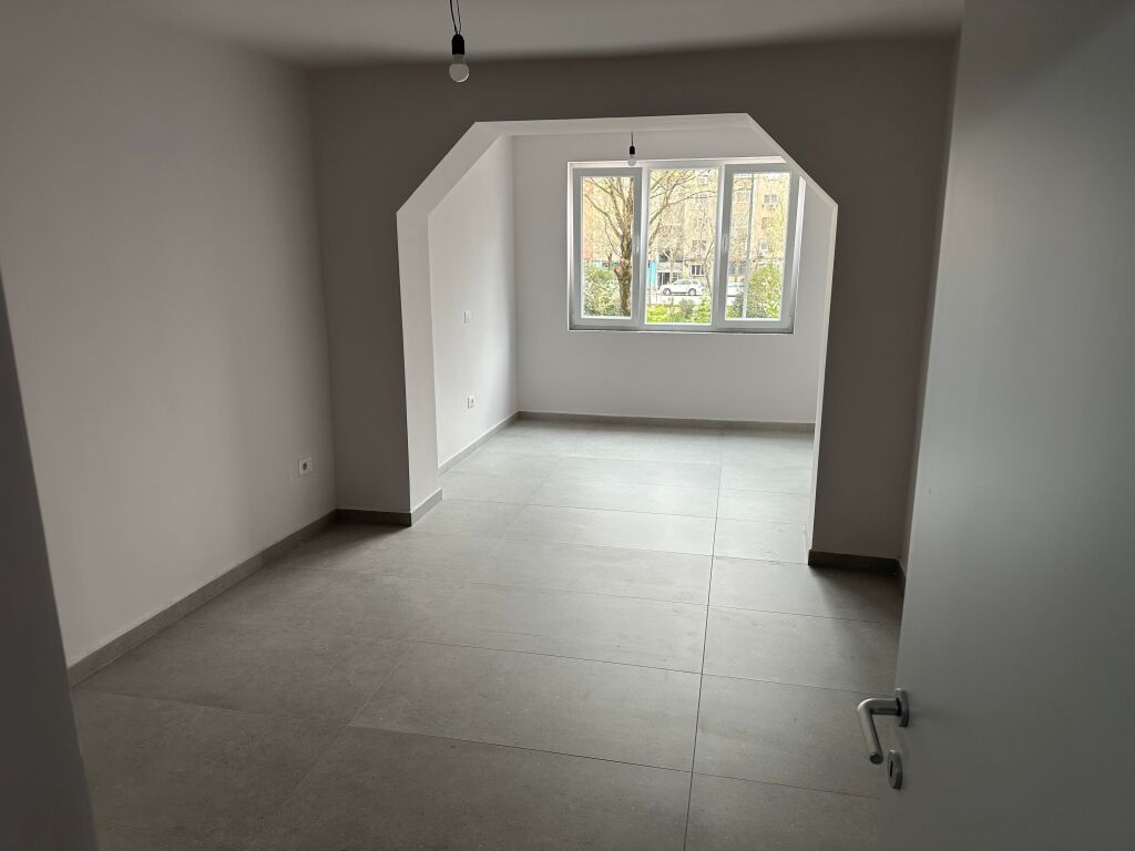 Apartament 4+1 per zyra me qera ne Brryl