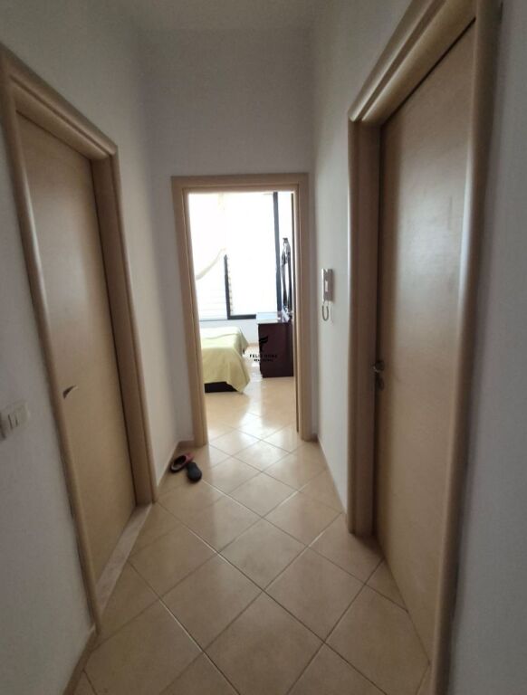 ZYRE ME QERA 60 M2 RRUGA E KAVAJES 45.000 LEKE FH-64606