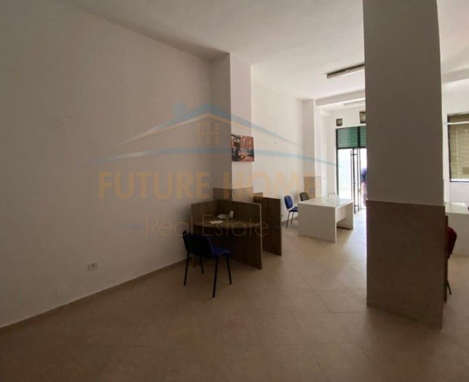 Rent, Business Premises, Former Exhibition, Tirana