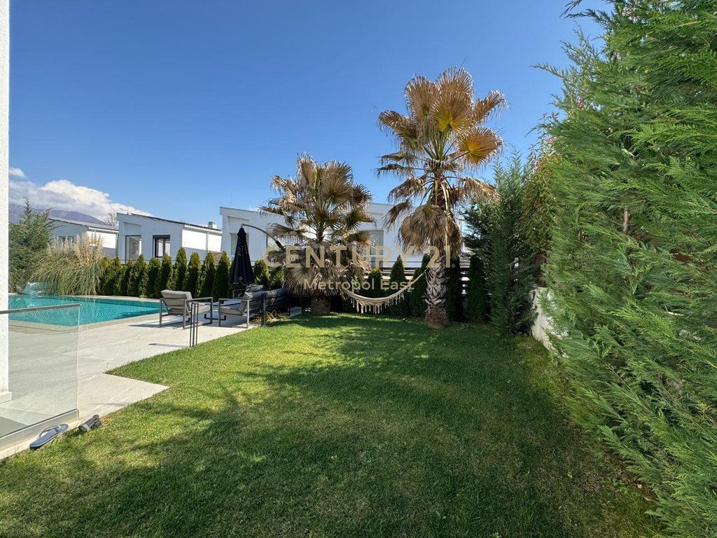 LUXURY VILLA FOR RENT WITH SWIMMING POOL, IN A RESIDENTIAL AREA NEAR TEG 5,000 € /Month Total Area  500m2