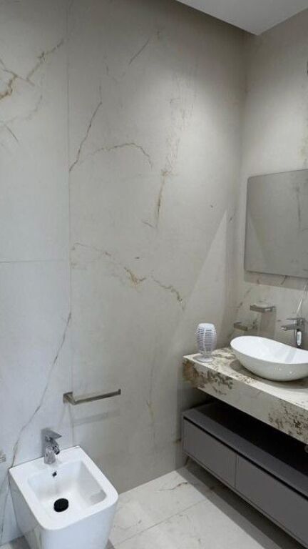 Zyrë &amp; Apartament- Për Qira - Liqeni I Thatë, Tiranë