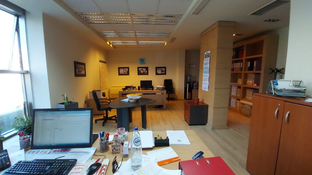 Zyre per shitje prane liceut, rruga Elbasanit