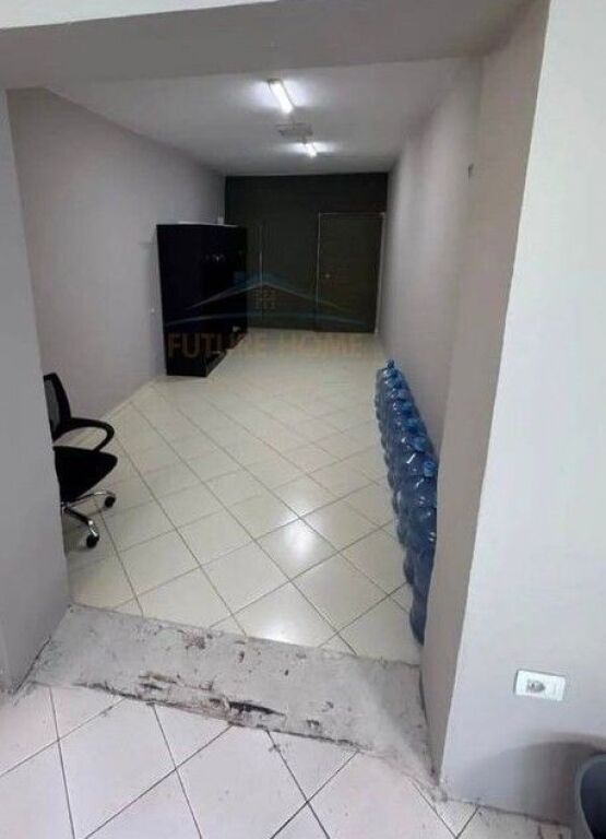 Qera, Ambient Komercial, Rruga Teodor Keko, Astir