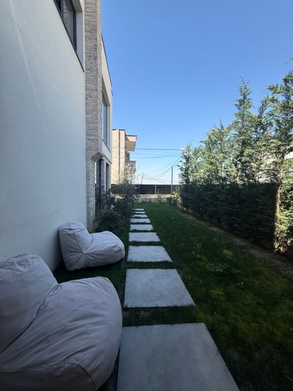 Shitet Vilë Moderne – Sauk, mbrapa Spitalit të Kafshëve