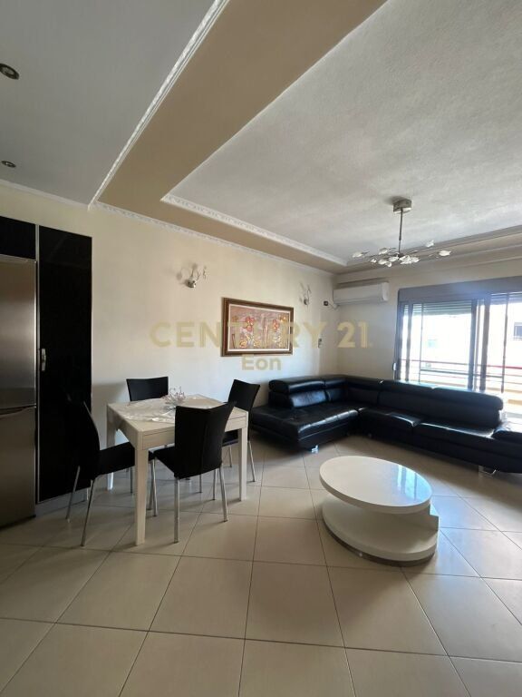 APARTAMENT 2+1 PER QIRA ,TEK DREJTORIA E POLICISE DURRES!