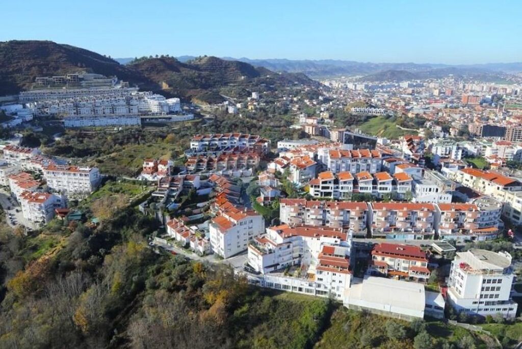 SHITET, TRIPLEX, KODRA E DIELLIT, TIRANE ID: 530581010-78