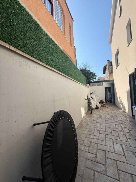 Shitet Vilë Moderne – Sauk, mbrapa Spitalit të Kafshëve