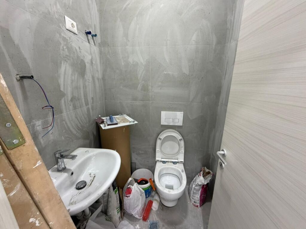 Business premises for rent at River Residence in Astir.