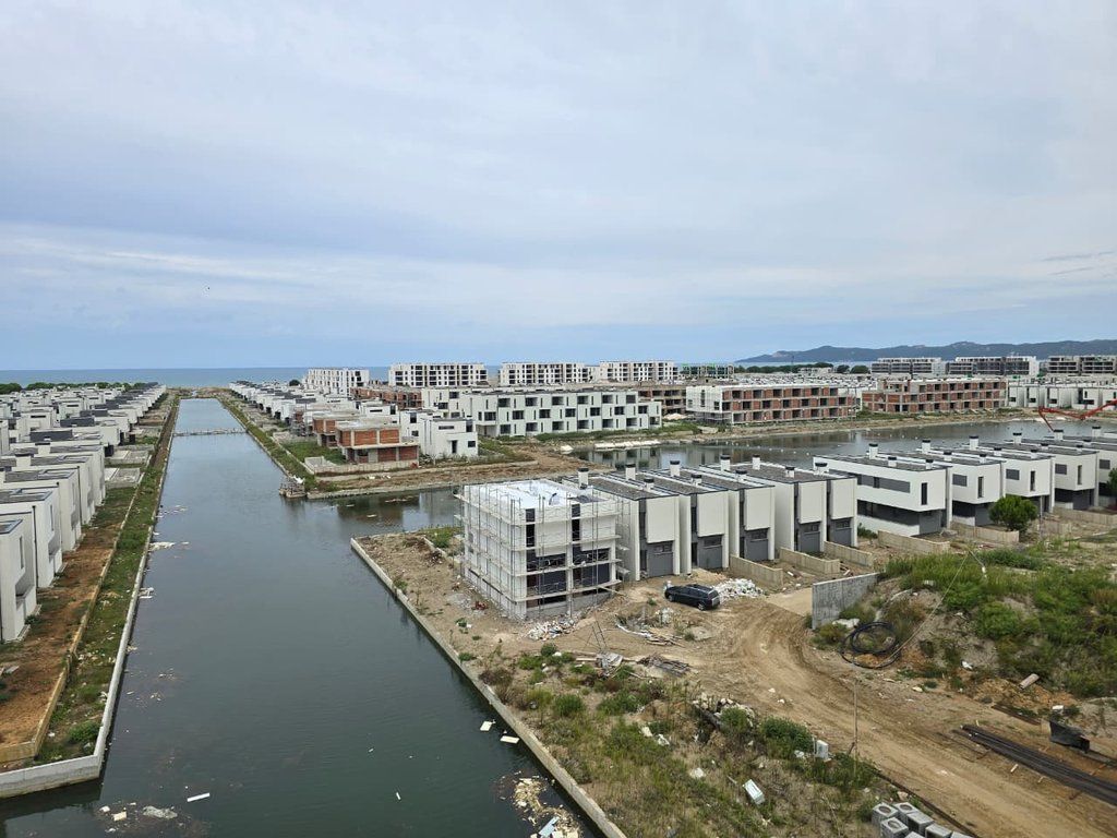 TURQUOISE MARINA, DUBLEX / 2 APARTAMENTE 1+1 PER SHITJE