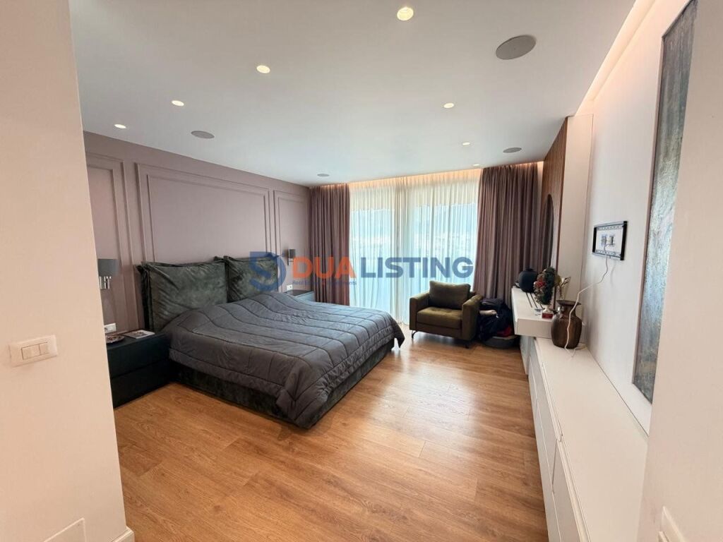 Shitet Apartament 3+1+2 pranë Air Albania Stadium – Investim Modern dhe Elitar!