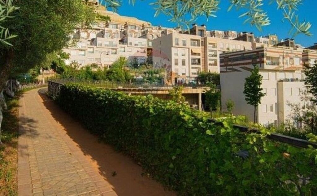 Vilë - Për Shitje - Kodra e Diellit, Tiranë(ID: 530581010-70)