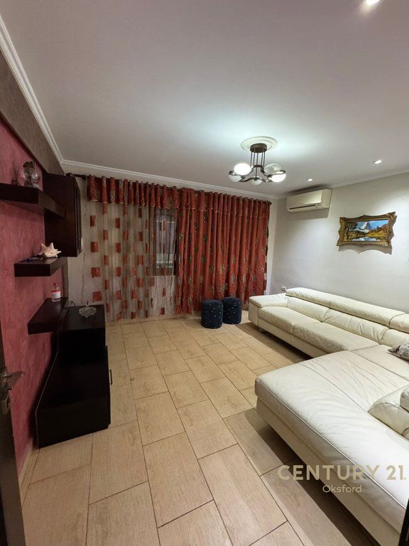 Shitet vile 2-Kateshe+Papafingo te Rruga Jordan Misja