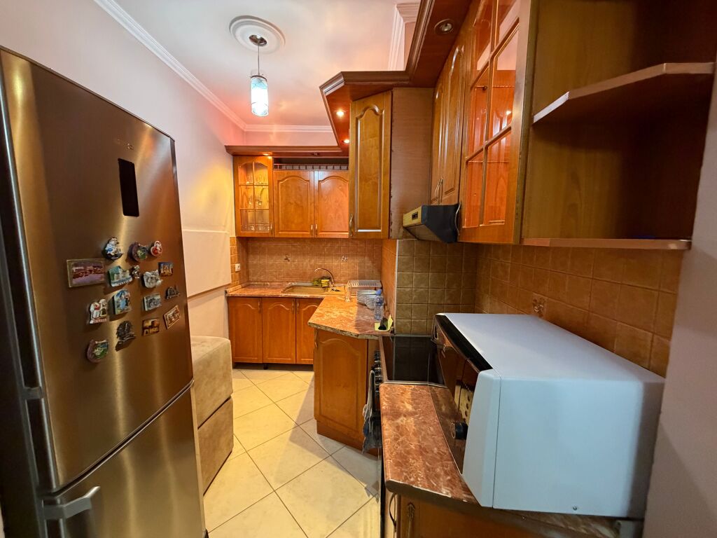 ~Qera ,Apartament 2+1  📍Yzberisht prane Big market ~Kati 2 me ashensor ~Cmimi 450 ne muaj i padiskutueshem