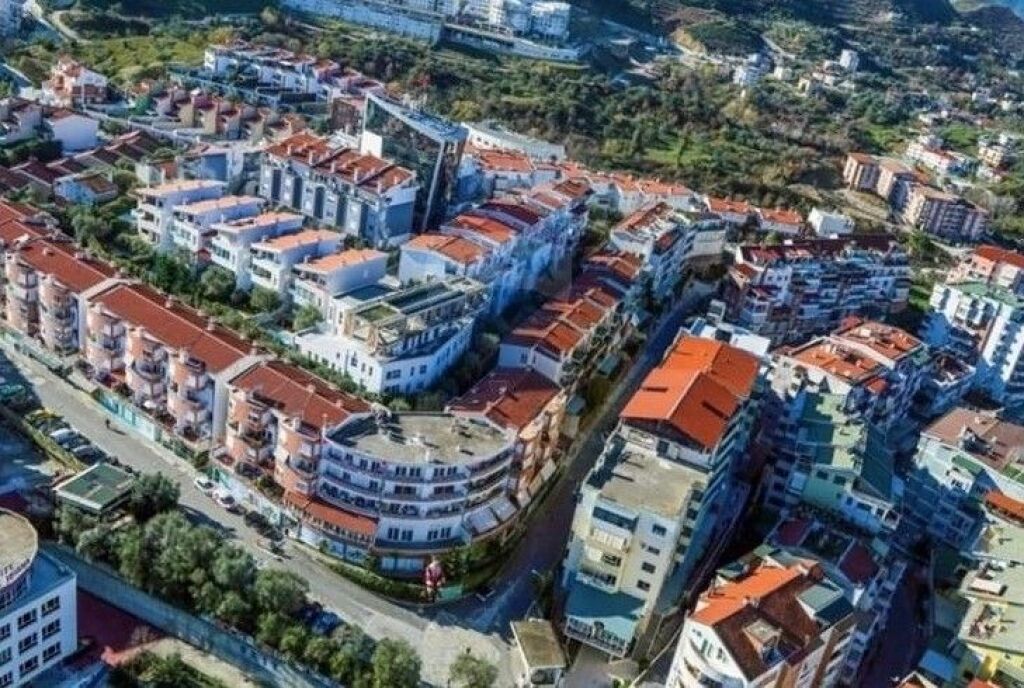 Vilë - Për Shitje - Kodra e Diellit, Tiranë(ID: 530581010-70)