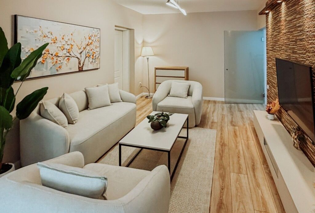 🏡 Apartament Ekskluziv 2+1 me Garderobë me Qira në Qendër (Myslym Shyri)