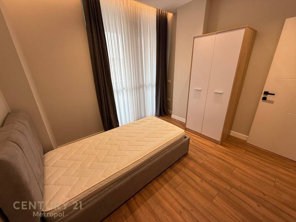 JEPET ME QIRA APARTAMENT 3+1+2+POST PARKIMI, ISH-TREGU ELEKTRIK! 850 € /Muaj