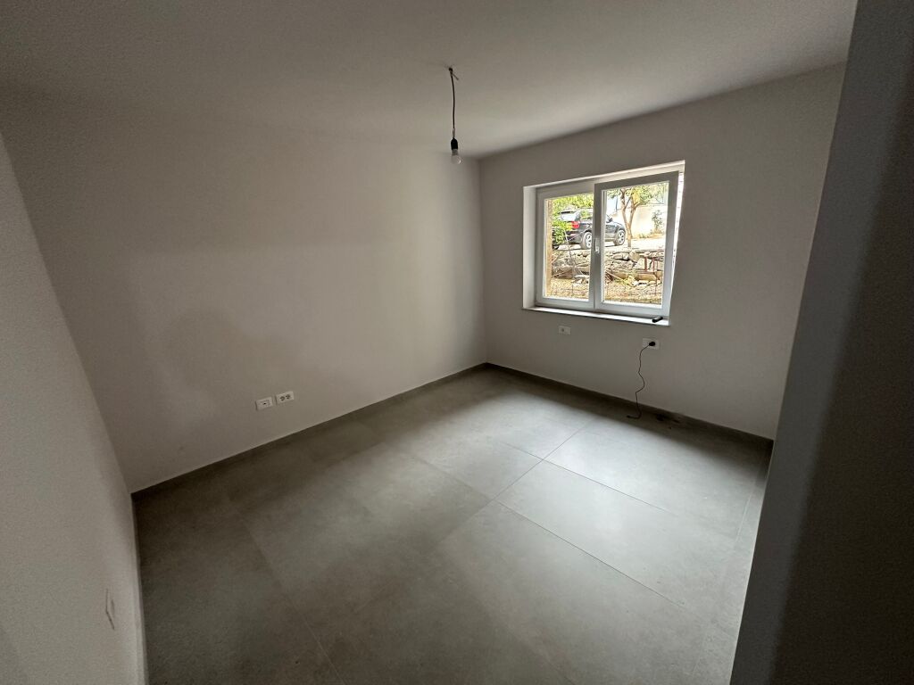 Apartament 4+1 per zyra me qera ne Brryl
