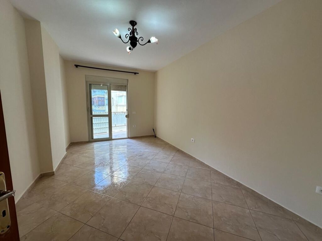 🏢Selvia, vicino all'Hotel Black Diamond, appartamento 2+1+2 in affitto, parzialmente arredato 70.000 Leke