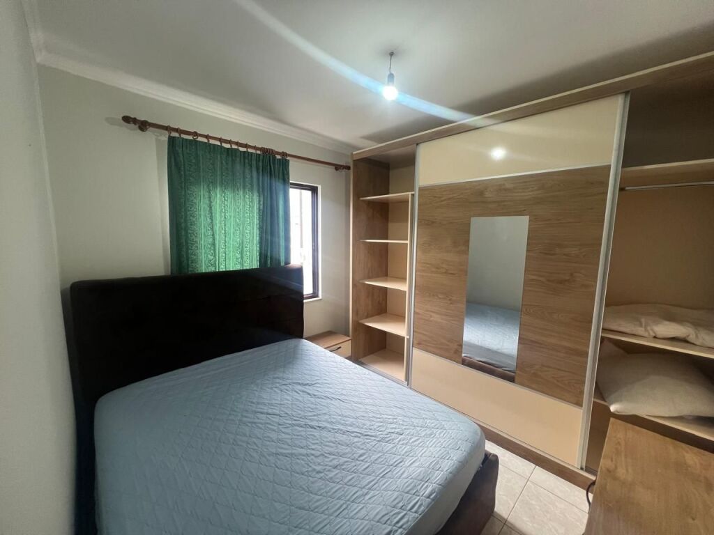 Jepet me qira apartament 1+1, 370 € , rruga Jordan Misja