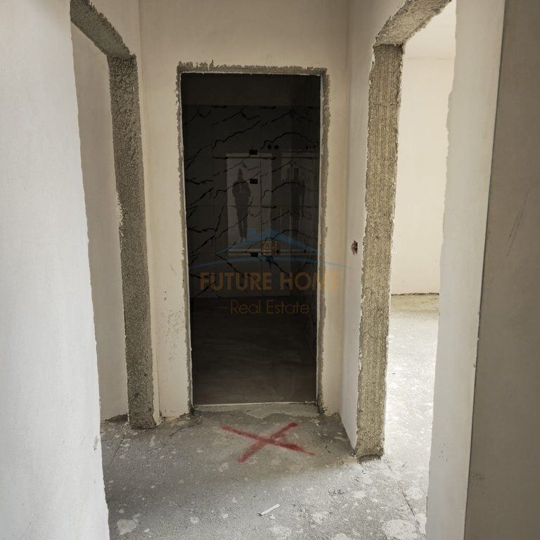 Shitet, Apartament 2+1+2, Laprake,Tiranë