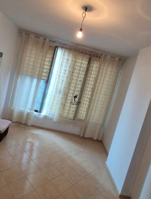 ZYRE ME QERA 60 M2 RRUGA E KAVAJES 45.000 LEKE FH-64606