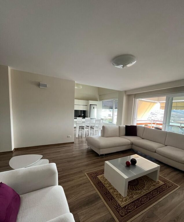 Jepet me qera Apartamenti 2+1+2 , Rezidenc Long Hill mbrapa Teg 1500 euro