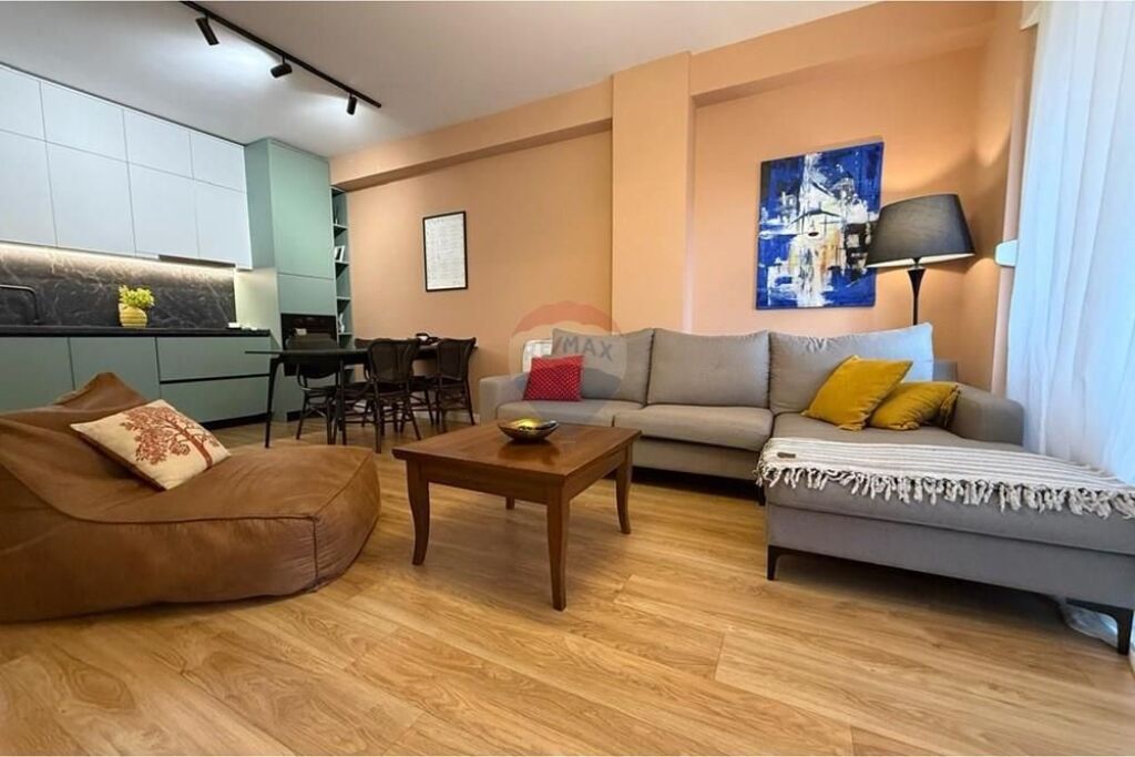 Shitet Apartament 2+1+2 te Rruga e Barrikadave