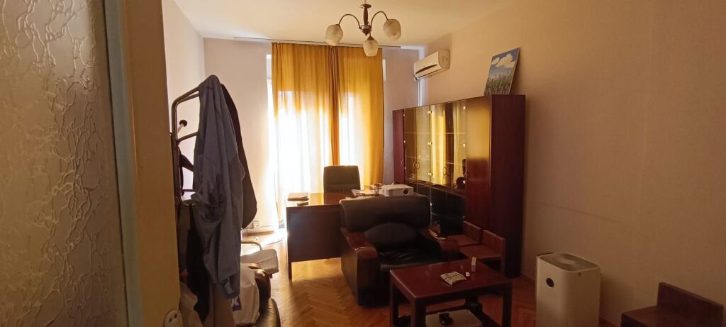 ZYRE ME QIRA  RRUGA E ELBASANIT 100 M2 70.000 LEKE