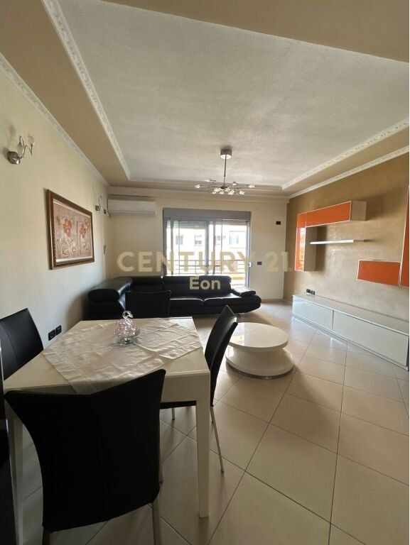 APARTAMENT 2+1 PER QIRA ,TEK DREJTORIA E POLICISE DURRES!