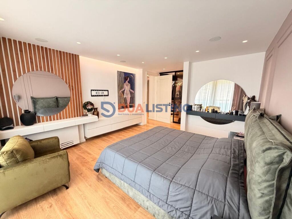 Shitet Apartament 3+1+2 pranë Air Albania Stadium – Investim Modern dhe Elitar!