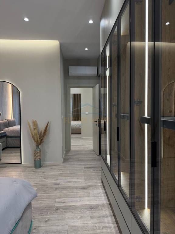 Qera, Vile 4-katëshe, Liqeni I Thatë, Tiranë