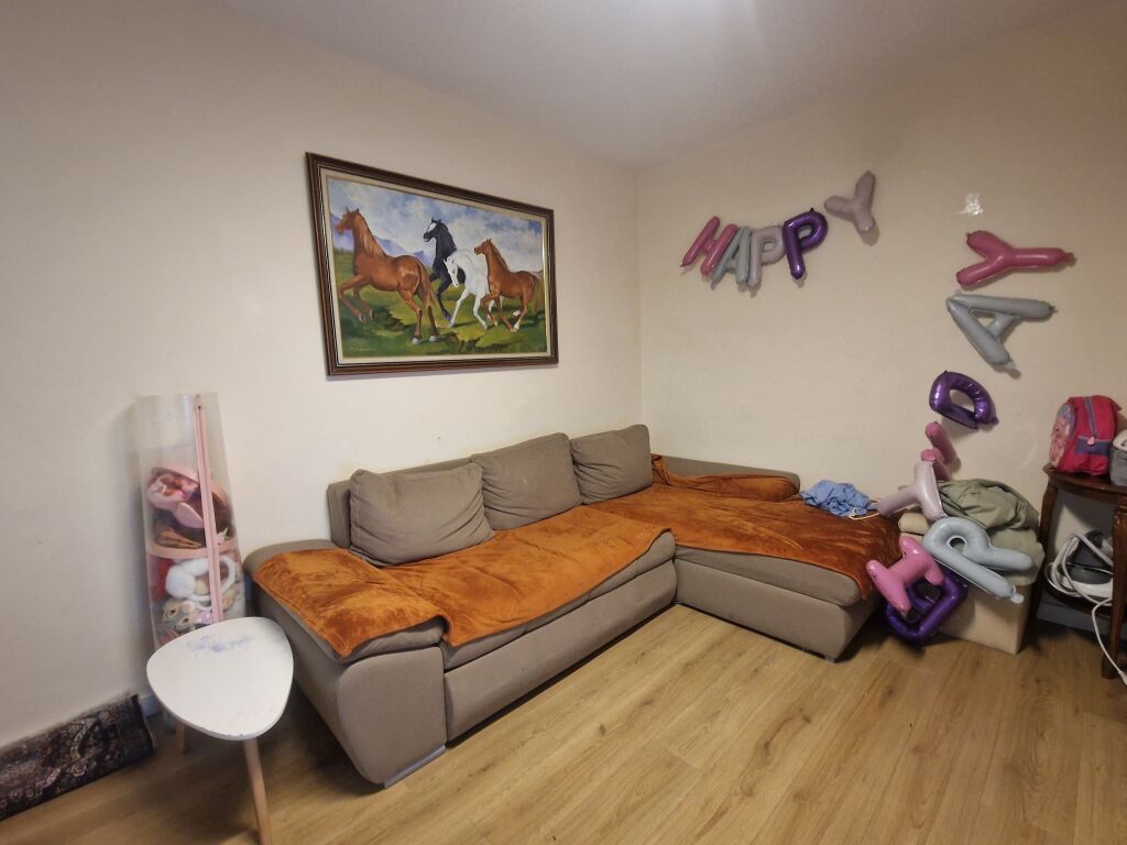 Shitet apartament 1+1 tek rruga Asim Vokshi