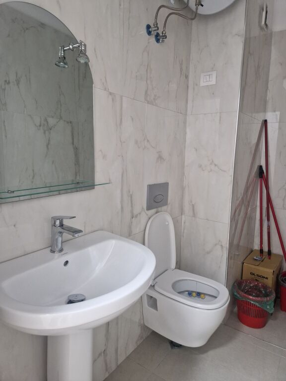 Jepet apartament per zyra ne Myslym Shyr